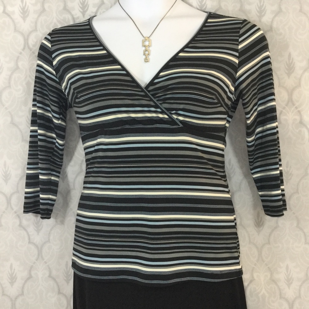 New York & Co Crisscross Plunge 3/4 Sleeve Top